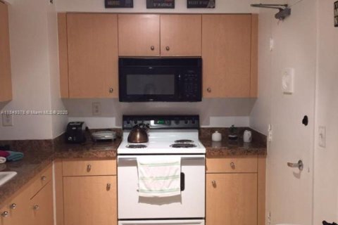 Condo in Surfside, Florida, 1 bedroom  № 1851929 - photo 9