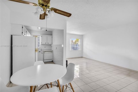 Copropriété à vendre à Hallandale Beach, Floride: 1 chambre, 64.1 m2 № 2081067 - photo 8