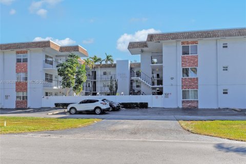 Copropriété à vendre à Hallandale Beach, Floride: 1 chambre, 64.1 m2 № 2081067 - photo 6