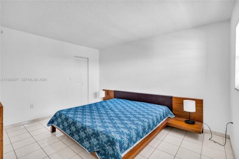 Copropriété à vendre à Hallandale Beach, Floride: 1 chambre, 64.1 m2 № 2081067 - photo 10