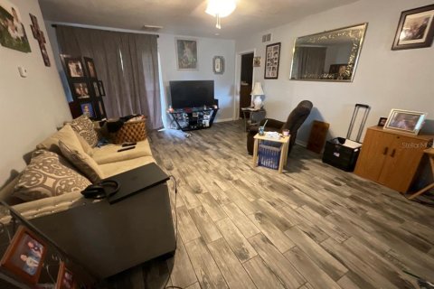 Commercial property in Kissimmee, Florida 6 bedrooms, 300.26 sq.m. № 1724411 - photo 11
