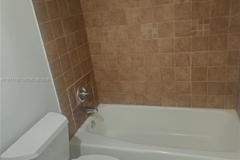 Снять в аренду кондоминиум в Холливуд, Флорида 1 спальня, 81.2м2, № 2036094 - фото 11