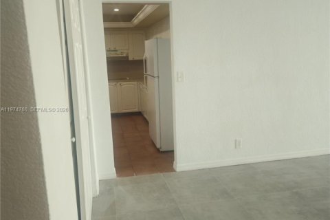 Снять в аренду кондоминиум в Холливуд, Флорида 1 спальня, 81.2м2, № 2036094 - фото 5