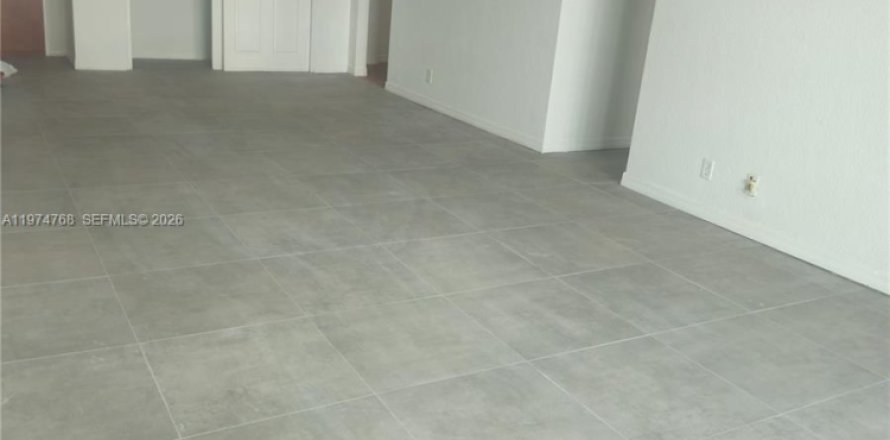 Кондоминиум с 1 спальней в Холливуд, Флорида № 2036094