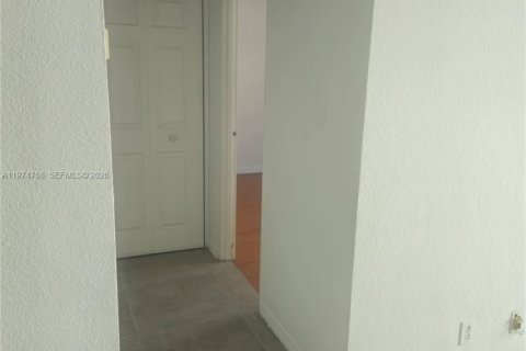 Снять в аренду кондоминиум в Холливуд, Флорида 1 спальня, 81.2м2, № 2036094 - фото 6