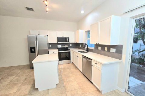 Touwnhouse à louer à Largo, Floride: 2 chambres, 125.42 m2 № 2418975 - photo 10