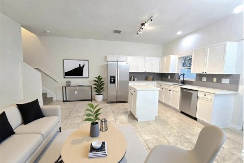 Touwnhouse à louer à Largo, Floride: 2 chambres, 125.42 m2 № 2418975 - photo 6