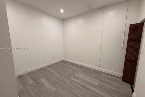 Commercial property in Fort Lauderdale, Florida 1 bedroom № 2392113 - photo 5