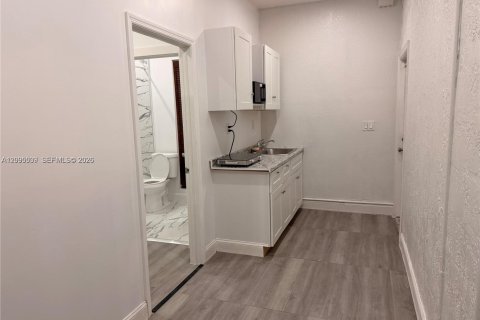 Commercial property in Fort Lauderdale, Florida 1 bedroom № 2392113 - photo 3