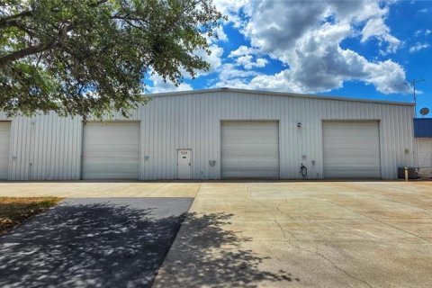 Commercial property in Hudson, Florida 1254.18 sq.m. № 2258988 - photo 5