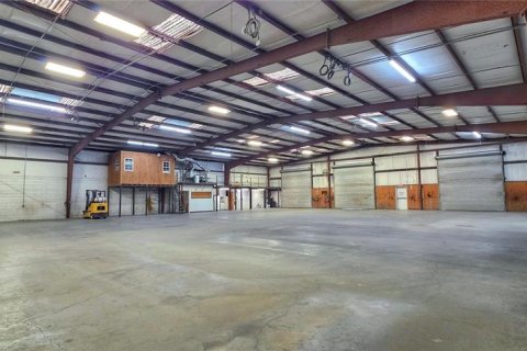 Commercial property in Hudson, Florida 1254.18 sq.m. № 2258988 - photo 15