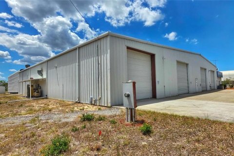 Commercial property in Hudson, Florida 1254.18 sq.m. № 2258988 - photo 6