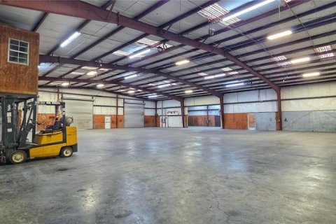 Commercial property in Hudson, Florida 1254.18 sq.m. № 2258988 - photo 17
