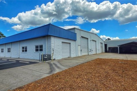 Commercial property in Hudson, Florida 1254.18 sq.m. № 2258988 - photo 2