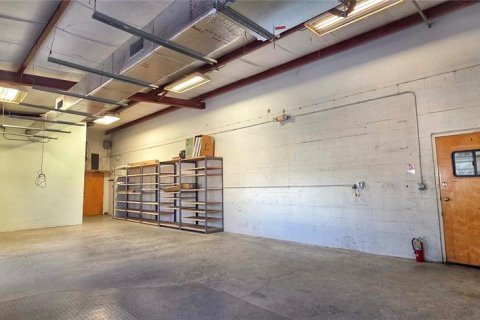 Commercial property in Hudson, Florida 1254.18 sq.m. № 2258988 - photo 24