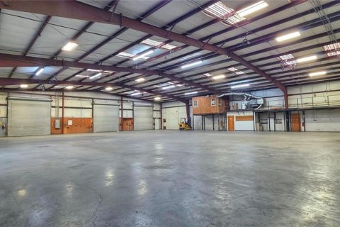Commercial property in Hudson, Florida 1254.18 sq.m. № 2258988 - photo 14
