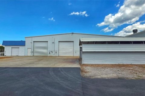 Commercial property in Hudson, Florida 1254.18 sq.m. № 2258988 - photo 11