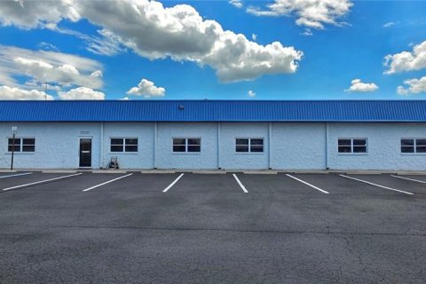 Commercial property in Hudson, Florida 1254.18 sq.m. № 2258988 - photo 3