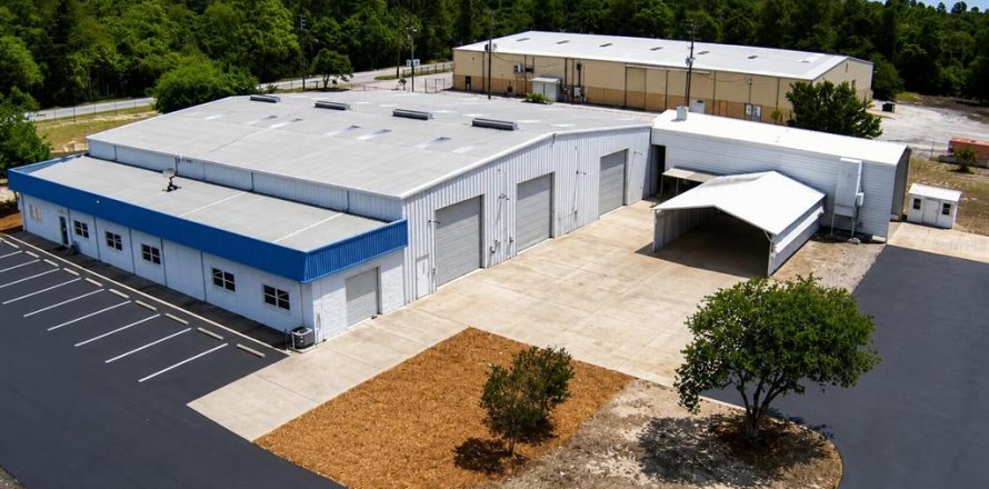 Commercial property in Hudson, Florida 1254.18 sq.m. № 2258988