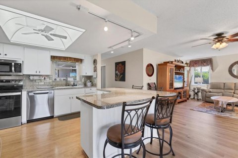 Copropriété à vendre à Bradenton, Floride: 2 chambres, 139.82 m2 № 1843657 - photo 14
