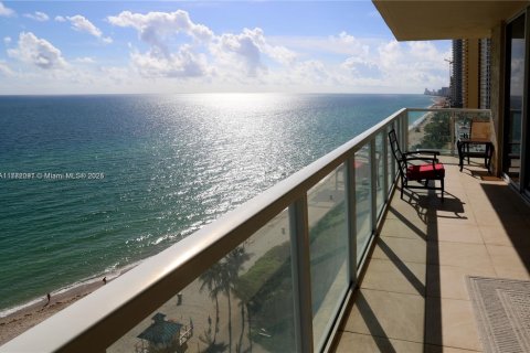 Condo in Sunny Isles Beach, Florida, 2 bedrooms  № 2062155 - photo 2
