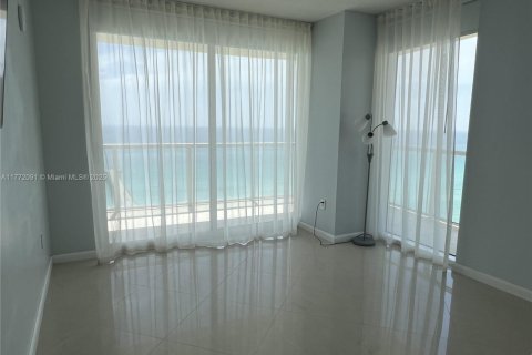 Condo in Sunny Isles Beach, Florida, 2 bedrooms  № 2062155 - photo 16
