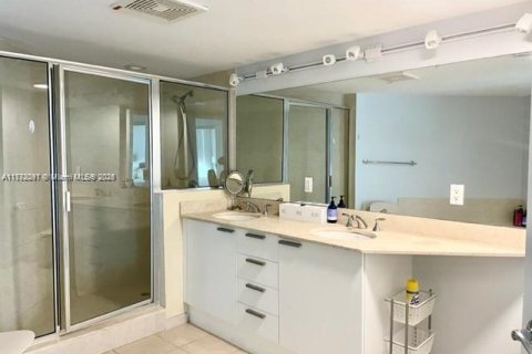 Condo in Sunny Isles Beach, Florida, 2 bedrooms  № 2062155 - photo 21