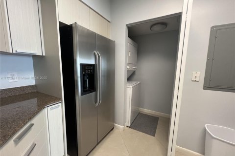 Condo in Sunny Isles Beach, Florida, 2 bedrooms  № 2062155 - photo 10