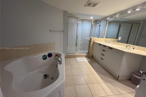 Condo in Sunny Isles Beach, Florida, 2 bedrooms  № 2062155 - photo 20