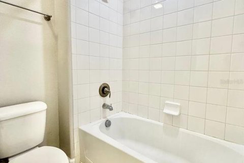 Снять в аренду виллу или дом в Ривервью, Флорида 4 спальни, 239.22м2, № 2112132 - фото 29