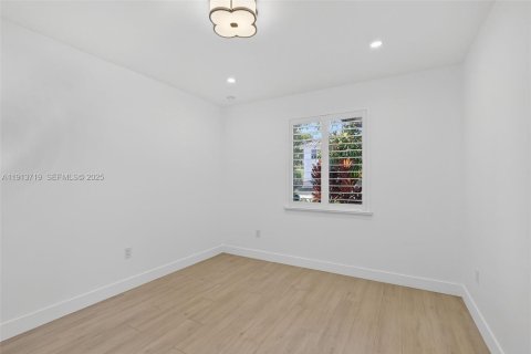 House in Pinecrest, Florida 3 bedrooms, 159.61 sq.m. № 1987703 - photo 27