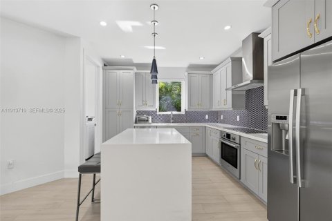 House in Pinecrest, Florida 3 bedrooms, 159.61 sq.m. № 1987703 - photo 11