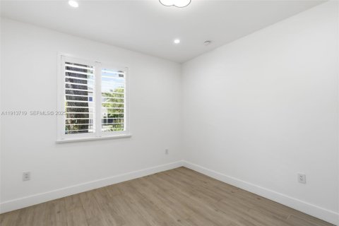 House in Pinecrest, Florida 3 bedrooms, 159.61 sq.m. № 1987703 - photo 22