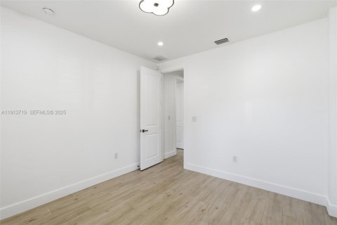 House in Pinecrest, Florida 3 bedrooms, 159.61 sq.m. № 1987703 - photo 20