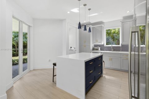 House in Pinecrest, Florida 3 bedrooms, 159.61 sq.m. № 1987703 - photo 10