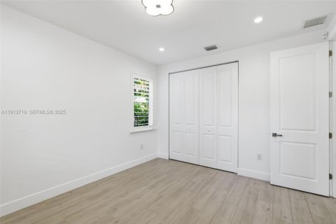 House in Pinecrest, Florida 3 bedrooms, 159.61 sq.m. № 1987703 - photo 25