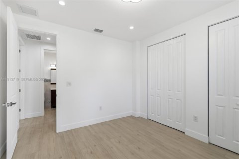 House in Pinecrest, Florida 3 bedrooms, 159.61 sq.m. № 1987703 - photo 21