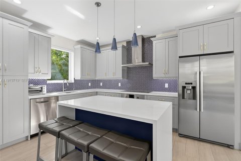 House in Pinecrest, Florida 3 bedrooms, 159.61 sq.m. № 1987703 - photo 9