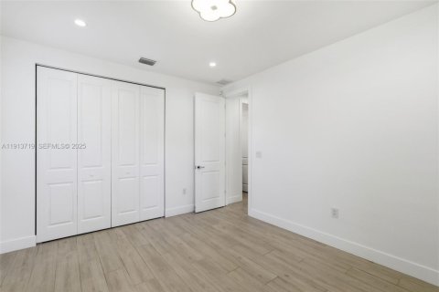 House in Pinecrest, Florida 3 bedrooms, 159.61 sq.m. № 1987703 - photo 26