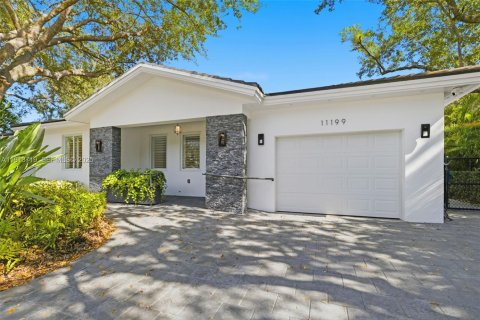House in Pinecrest, Florida 3 bedrooms, 159.61 sq.m. № 1987703 - photo 1