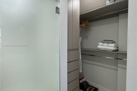 Condominio en venta en Bay Harbor Islands, Florida, 1 dormitorio, 90.58 m2 № 2055157 - foto 11