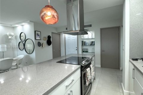 Condominio en venta en Bay Harbor Islands, Florida, 1 dormitorio, 90.58 m2 № 2055157 - foto 6