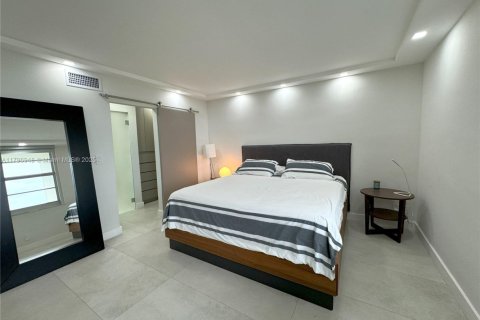 Condominio en venta en Bay Harbor Islands, Florida, 1 dormitorio, 90.58 m2 № 2055157 - foto 9