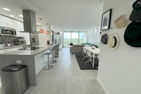 Condominio en venta en Bay Harbor Islands, Florida, 1 dormitorio, 90.58 m2 № 2055157 - foto 3