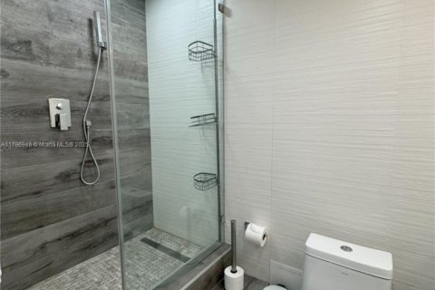 Condominio en venta en Bay Harbor Islands, Florida, 1 dormitorio, 90.58 m2 № 2055157 - foto 16