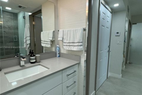 Condominio en venta en Bay Harbor Islands, Florida, 1 dormitorio, 90.58 m2 № 2055157 - foto 18