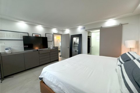 Condominio en venta en Bay Harbor Islands, Florida, 1 dormitorio, 90.58 m2 № 2055157 - foto 10