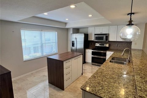 Adosado en alquiler en Saint Petersburg, Florida, 2 dormitorios, 178.19 m2 № 2236558 - foto 4
