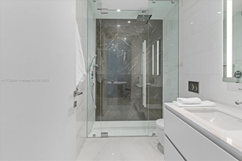 Condo in Miami, Florida, 2 bedrooms  № 1738467 - photo 10