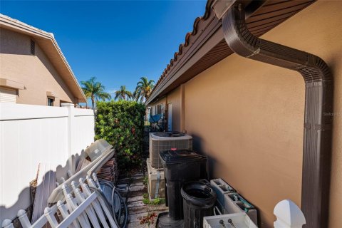House in North Redington Beach, Florida 3 bedrooms, 206.61 sq.m. № 1791692 - photo 27